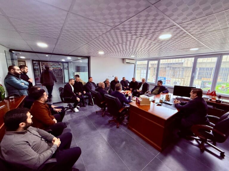 AK Partililer esnafla buluştu