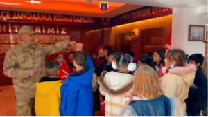 Öğrenciler jandarma komutanlığını ziyaret etti