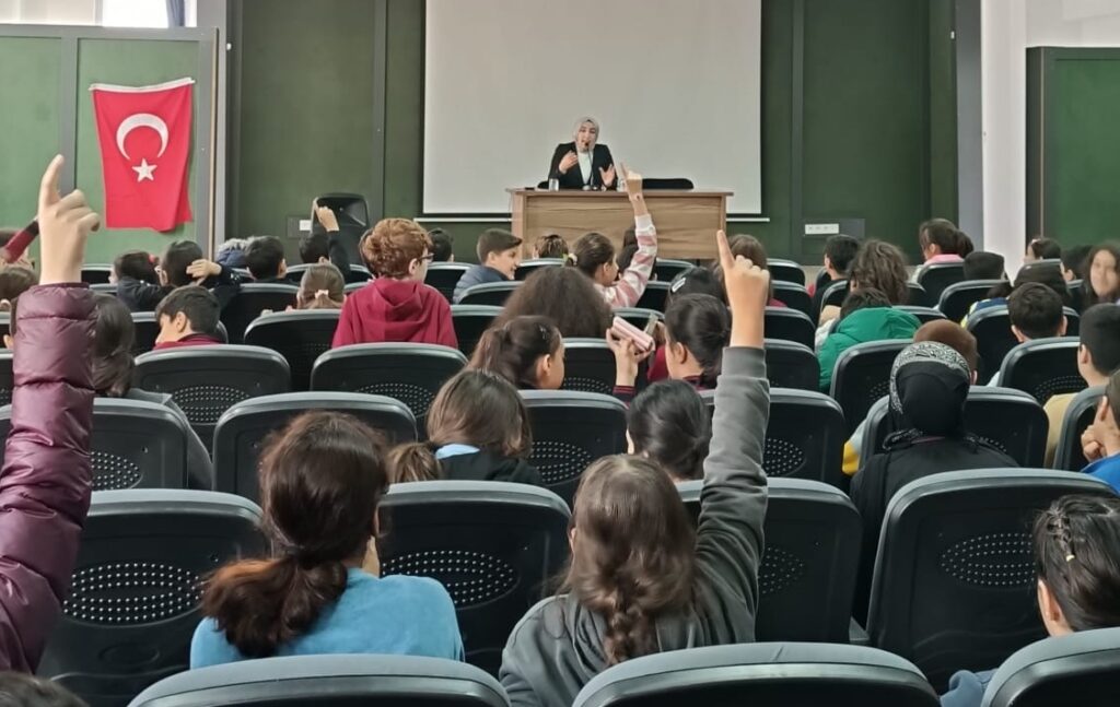 Demirhan’dan söyleşi ve imza etkinliği