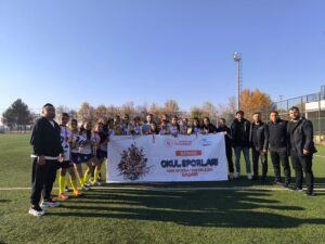 SPOR LİSESİ KIZLARI FUTBOLDA ŞAMPİYON OLDU