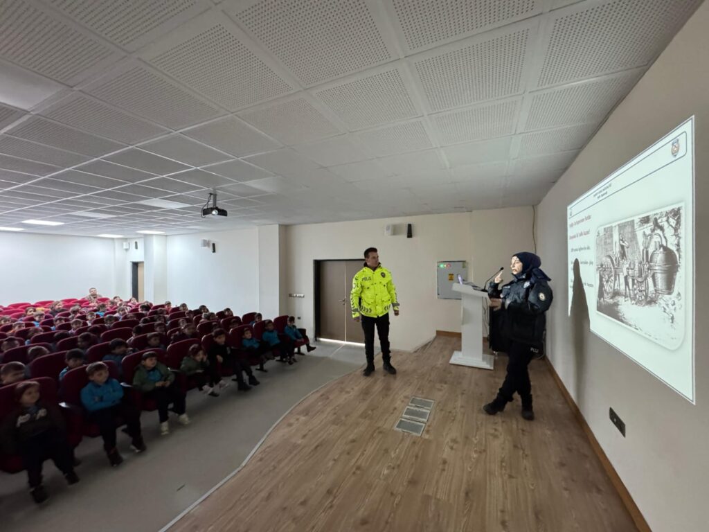 Hasankeyf’te öğrencilere trafik eğitimi verildi