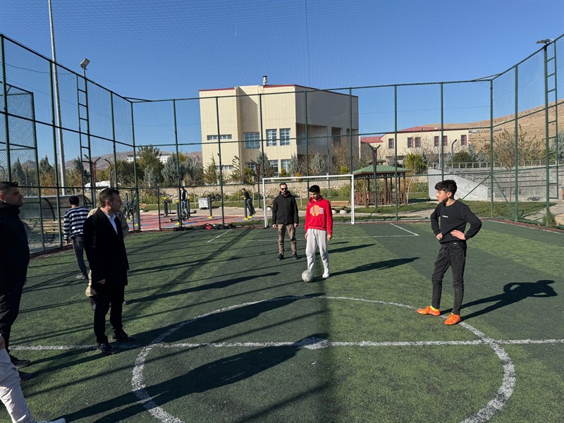 Parkta incelemelerde bulundu