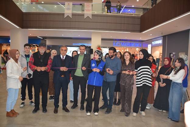 GENÇLİK MERKEZİNDEN ANLAMLI RESİM SERGİSİ