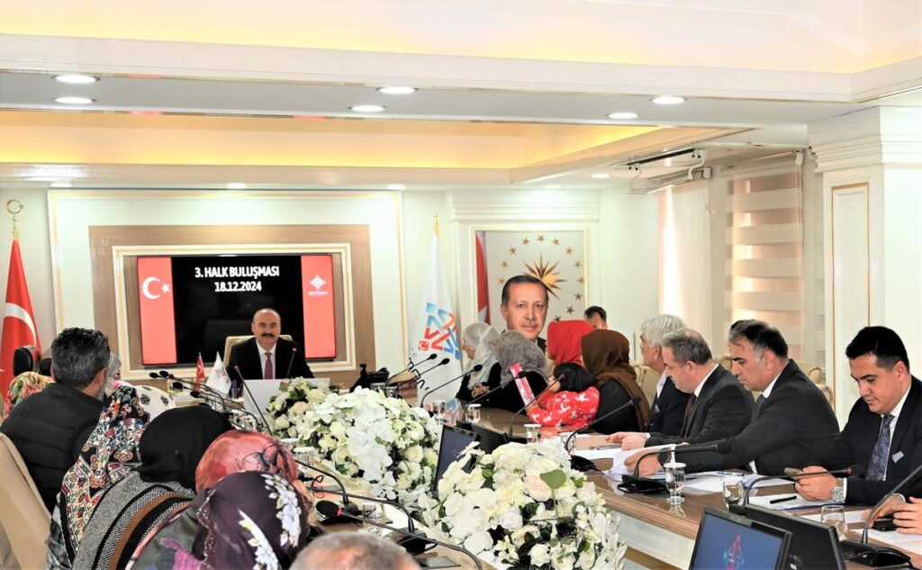 VALİ CANALP, HALK GÜNÜNDE HALKI DİNLEDİ