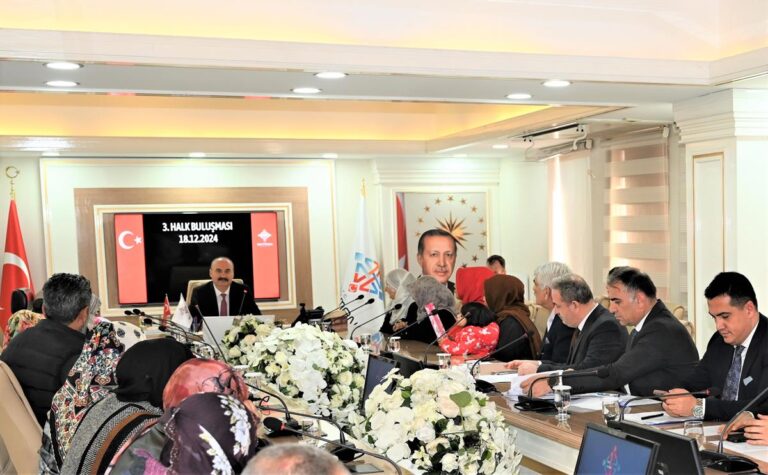 VALİ CANALP, HALK GÜNÜNDE HALKI DİNLEDİ