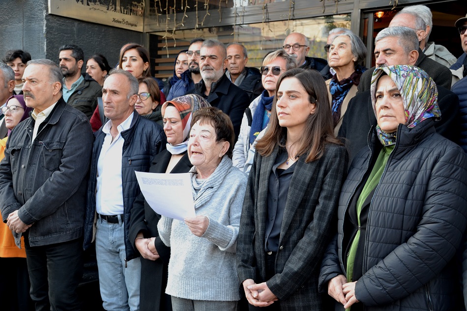 Yazar ve sanatçılardan ‘kayyum’ protestosu