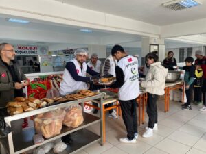 Yüzlerce yetim aile kahvaltıda buluştu