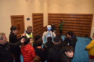 KANDİLİN ÖNEMİNİ ANLATAN ROBOT BÜYÜK İLGİ GÖRDÜ