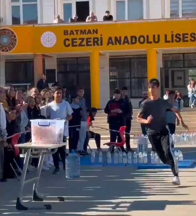 CEZERİ ANADOLU LİSESİ’NDEN SIFIR ATIK TEMALI EĞLENCELİ PROJE