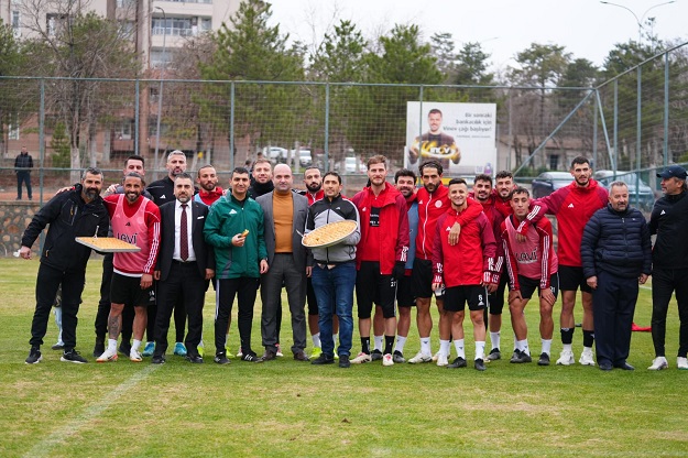 AKGÜN’DEN PETROLSPORA DESTEK ZİYARETİ