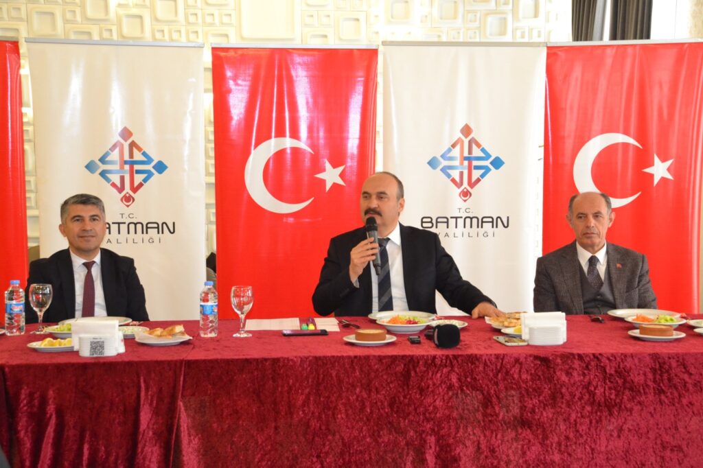 VALİ CANALP GAZETECİLERLE BİRARAYA GELDİ