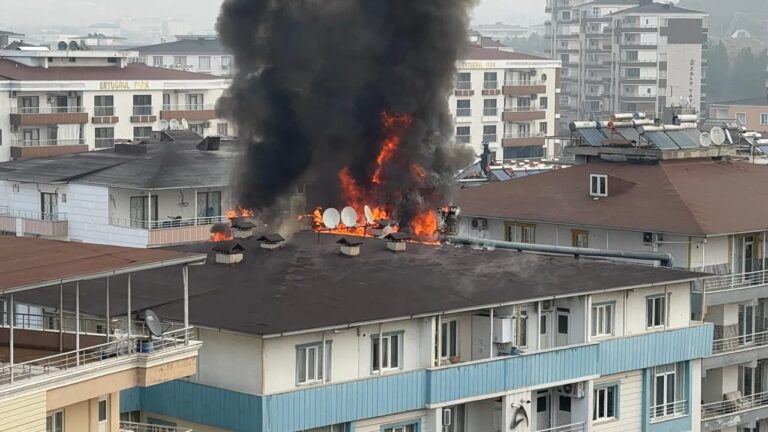 Çatıda çıkan yangın korkuttu