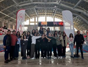 SU PERİLERİ ŞAMPİYONLUK İÇİN YARIŞTI