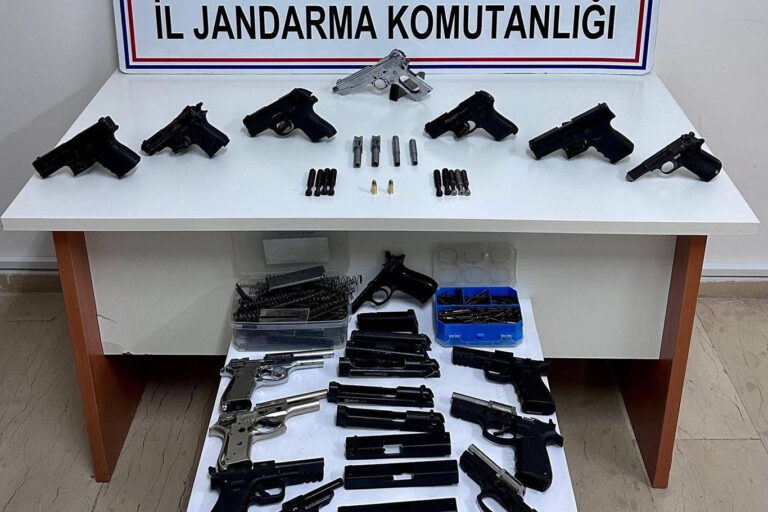 Kaçak silahlar ele geçirildi
