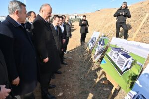 Kozluk’ta kütüphane alanını inceledi