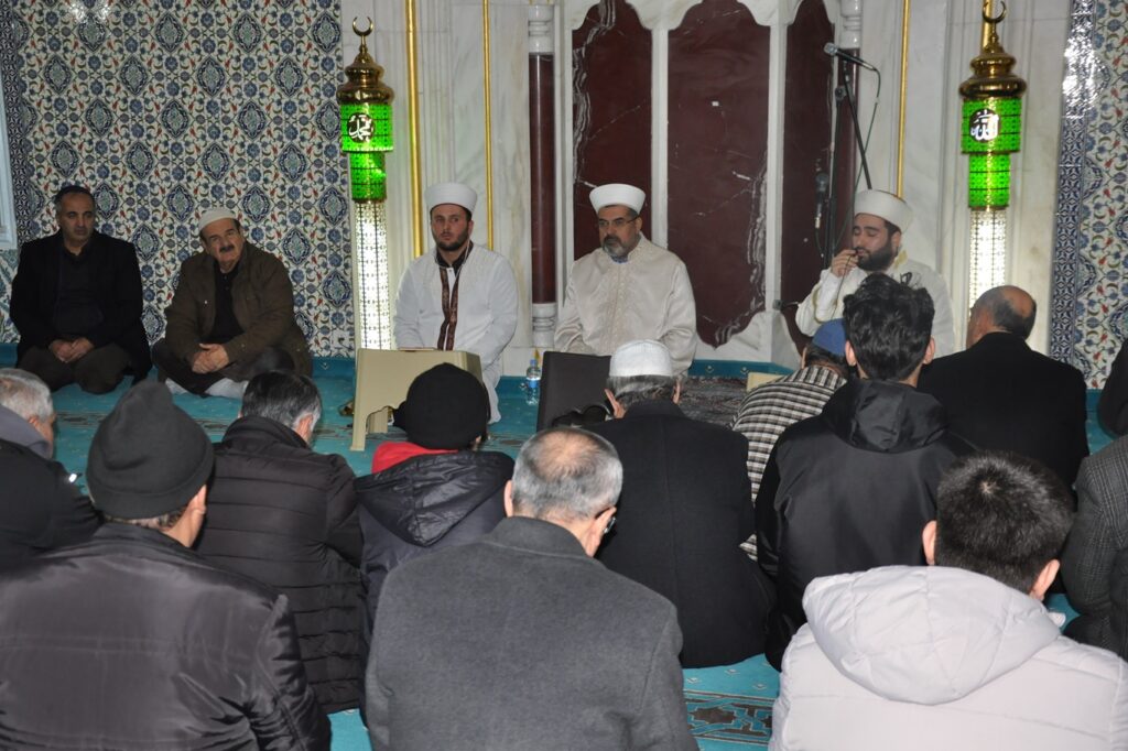 Regaip Kandili Dualarla İhya Edildi