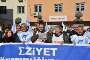 Sağlık emekçileri grevde