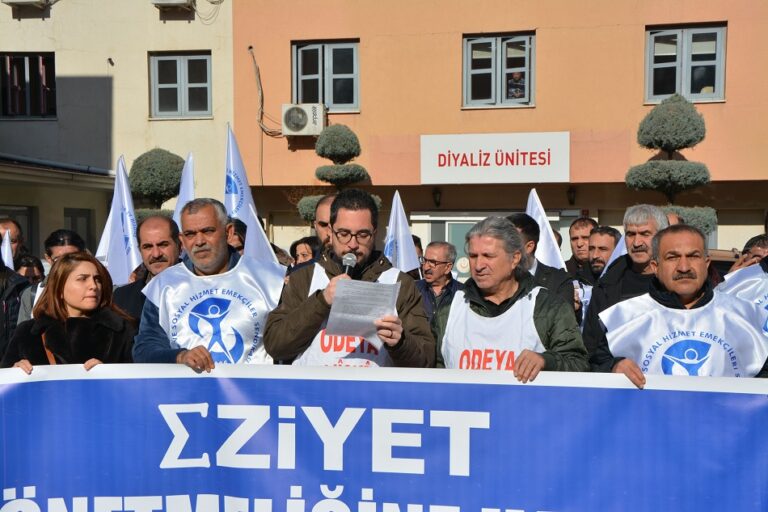 Sağlık emekçileri grevde