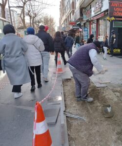 Tonajlı araçlar kaldırımlara zarar veriyor