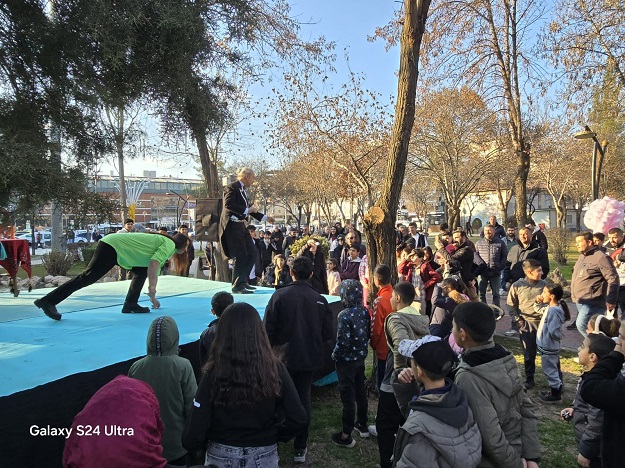 ATATÜRK PARKI ÇOCUK ŞENLİKLERİ BAŞLADI