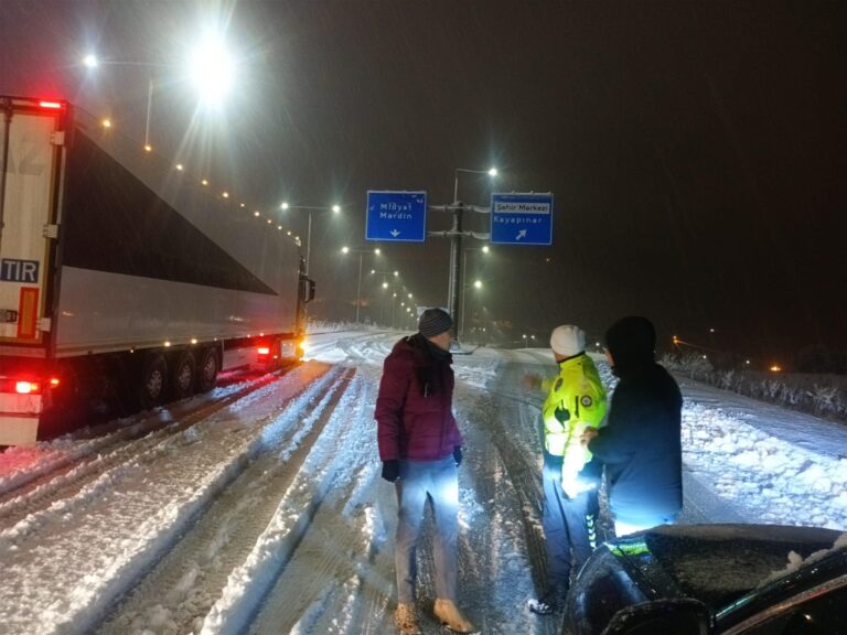 Gercüş’te karla mücadele