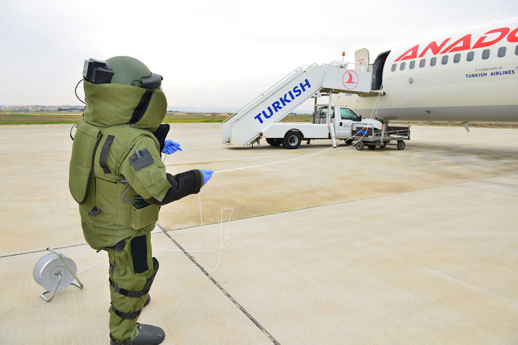 Havalimanı’nda silahlı ve bombalı saldırı tatbikatı
