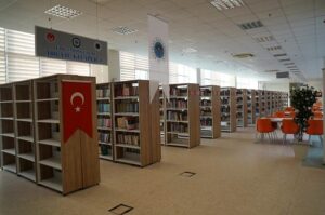 ÜNİVERSİTE KÜTÜPHANESİNDE KİTAP SAYISI ARTIYOR