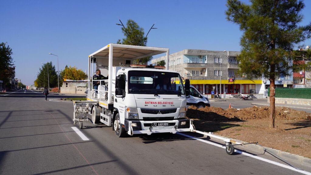 3 Ayda 174 bin metre yol çizgisi çizildi