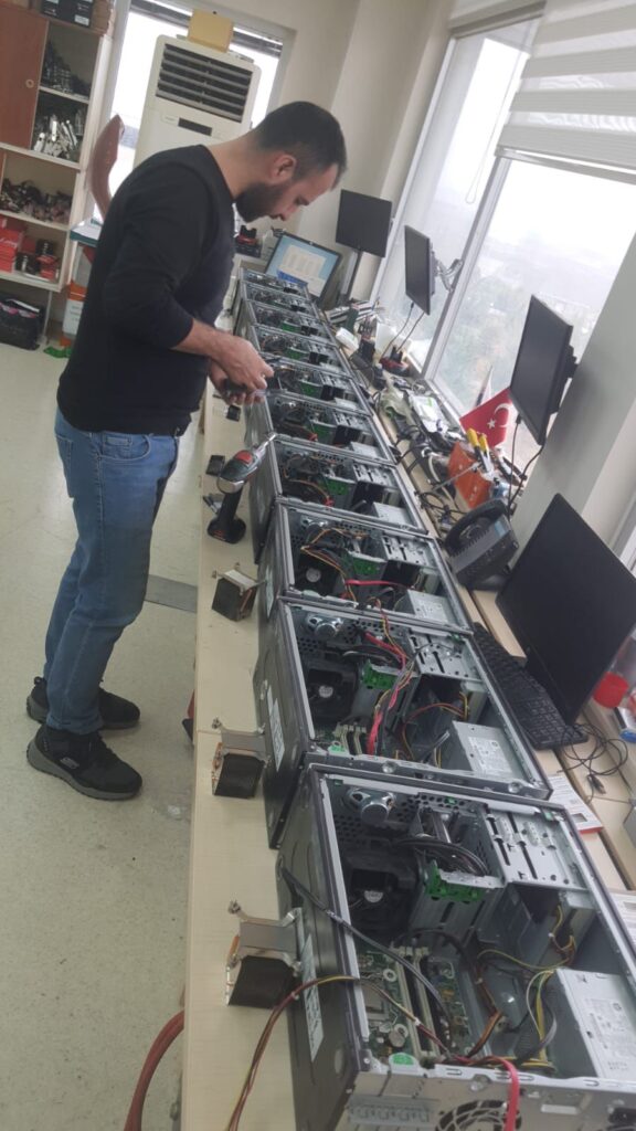 ÜNİVERSİTEDE BİLİŞİM TEKNOLOJİLERİ ALANINDA ÖNEMLİ TASARRUF