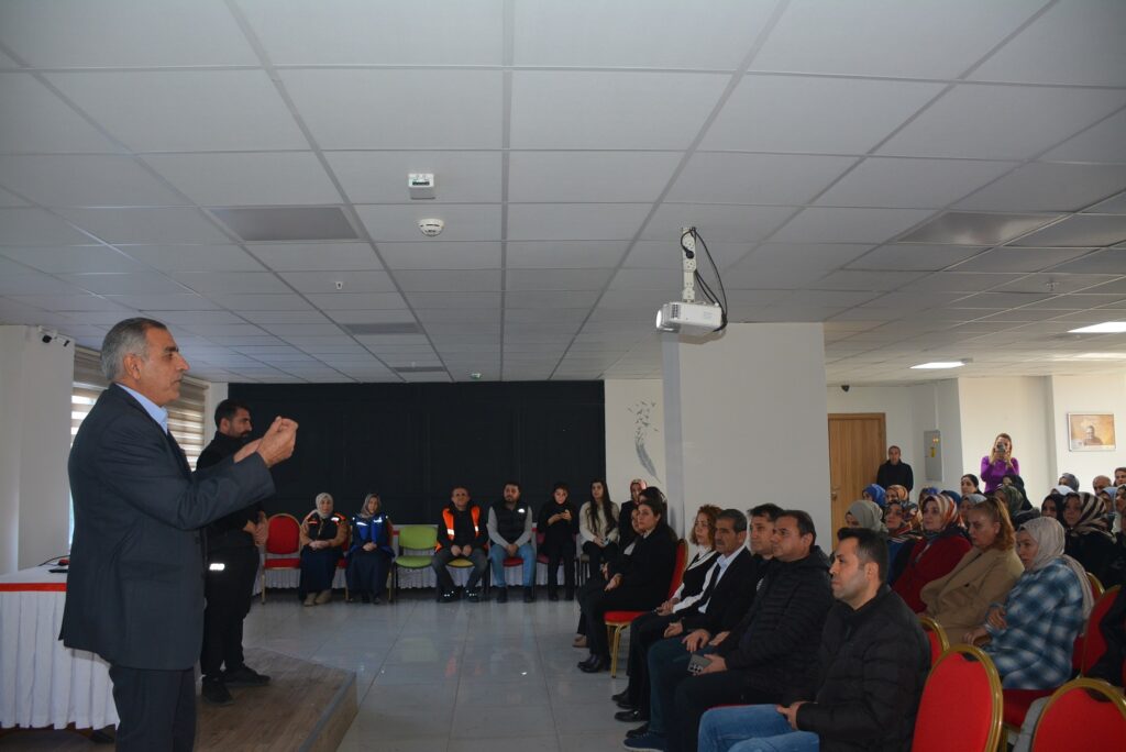 AFAD’TAN GENÇLİK PERSONELLERİNE ‘AFET VE FARKINDALIK’ EĞİTİMİ