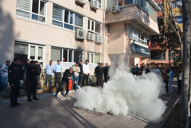 GENÇLİK VE SPOR TESİSLERİNDE YANGIN TATBİKATLARI