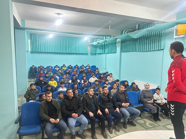 OKULLARDA HAKEMLİK MESLEĞİ TANITILIYOR