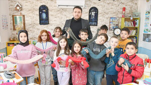ÖĞRENCİLERDEN DEPREMZEDE ÇOCUKLARA GÖNÜL ATKISI