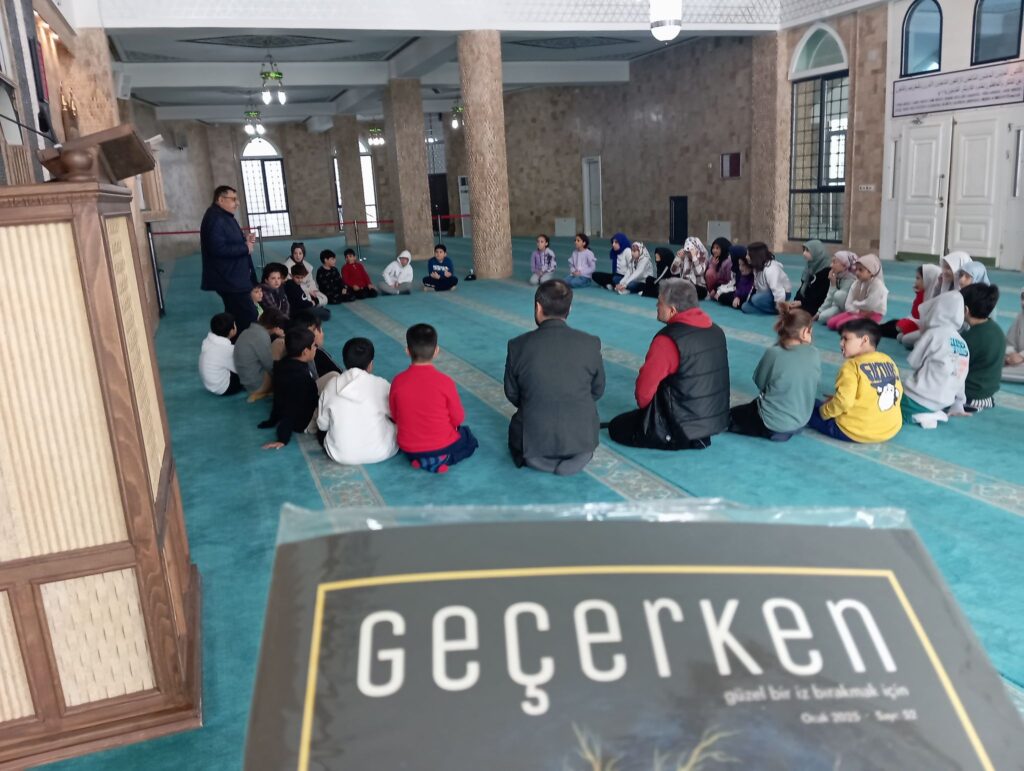 Öğrencilerden camiye ziyaret