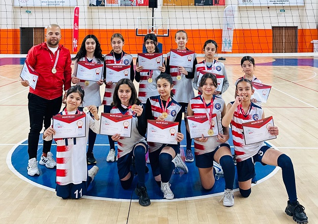 KÜÇÜK SULTANLAR YARI FİNALDE