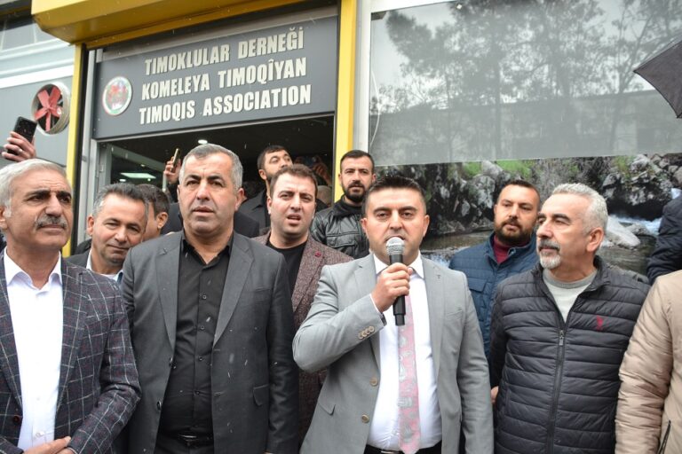 Tımoklulardan miting gibi açılış!