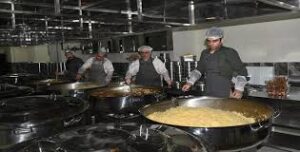 GÜNDE 200 KİŞİYE SICAK YEMEK