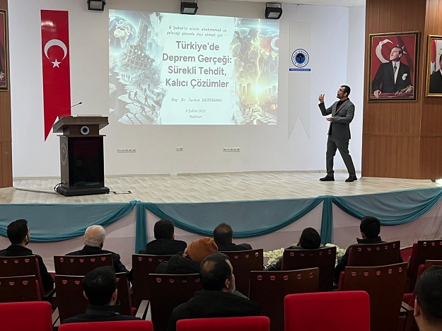 ÜNİVERSİTEDE “TÜRKİYE’DE DEPREM GERÇEĞİ” SEMİNERİ
