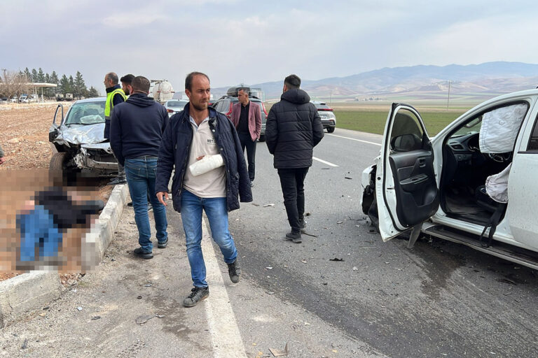 Batman-Siirt yolunda feci kaza: 3 ağır yaralı