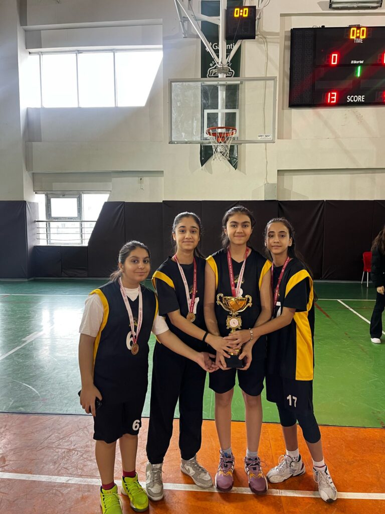 BASKETBOLDA ÇİFTE ŞAMPİYONLUK….