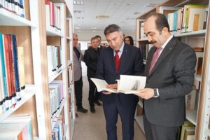 ÜNİVERSİTE KÜTÜPHANESİNDE TÜRK TARİH KURUMU 100. YIL KİTAPLIĞI HİZMETE AÇILDI