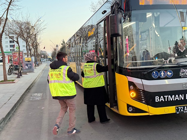 “İFTARA 5 KALA AK GENÇLİK YANINDA!”