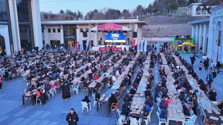 80 Bin kişiye iftar yemeği