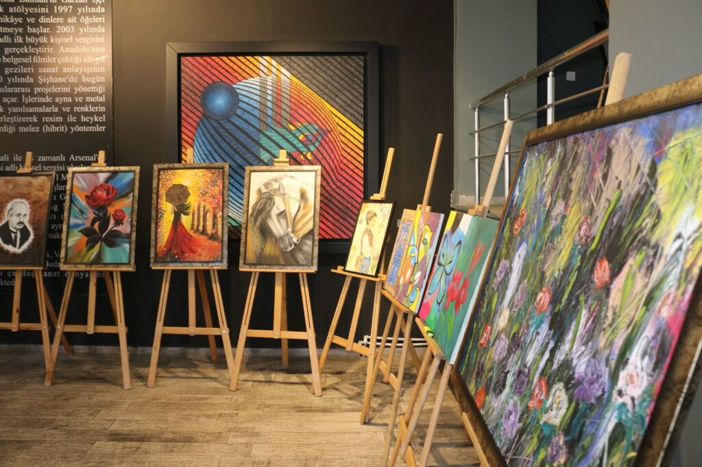 KURSİYERLERİN RESİM SERGİSİ BÜYÜK İLGİ GÖRDÜ