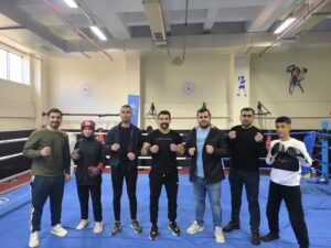 GENÇLER BOKS RİNGİNİ SALLADI