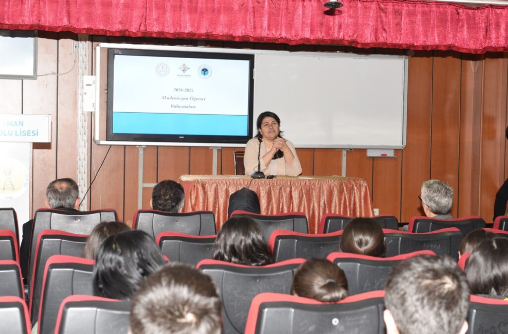 Bayan Canalp, öğrencilerle buluştu