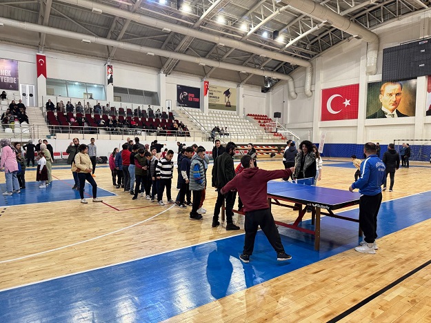 DOWN SENDROMLULAR SAHAYA İNDİ…
