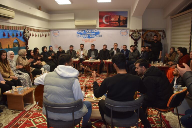 Gençlerle biraraya geldiler