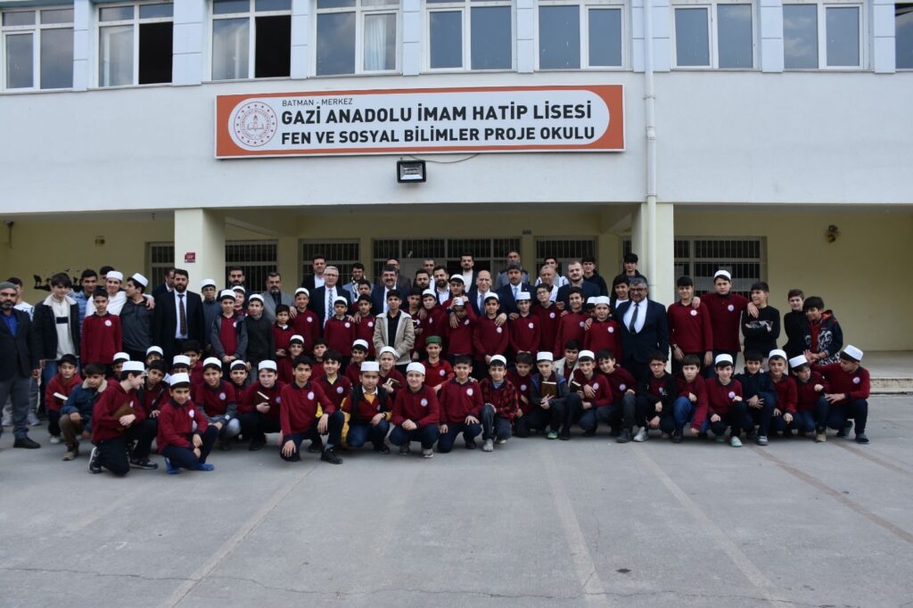 Hafızlık eğitimi alan öğrencilere ziyaret