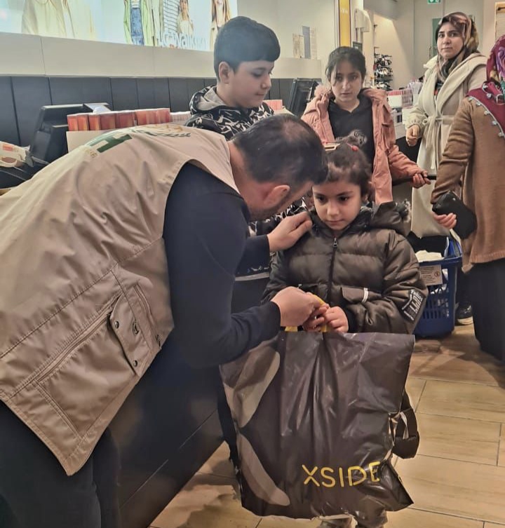 İHH Batman İnsani Yardım Derneği Ramazan Bayramı öncesinde 400 yetim çocuğu tepeden tırnağa giydirdi.